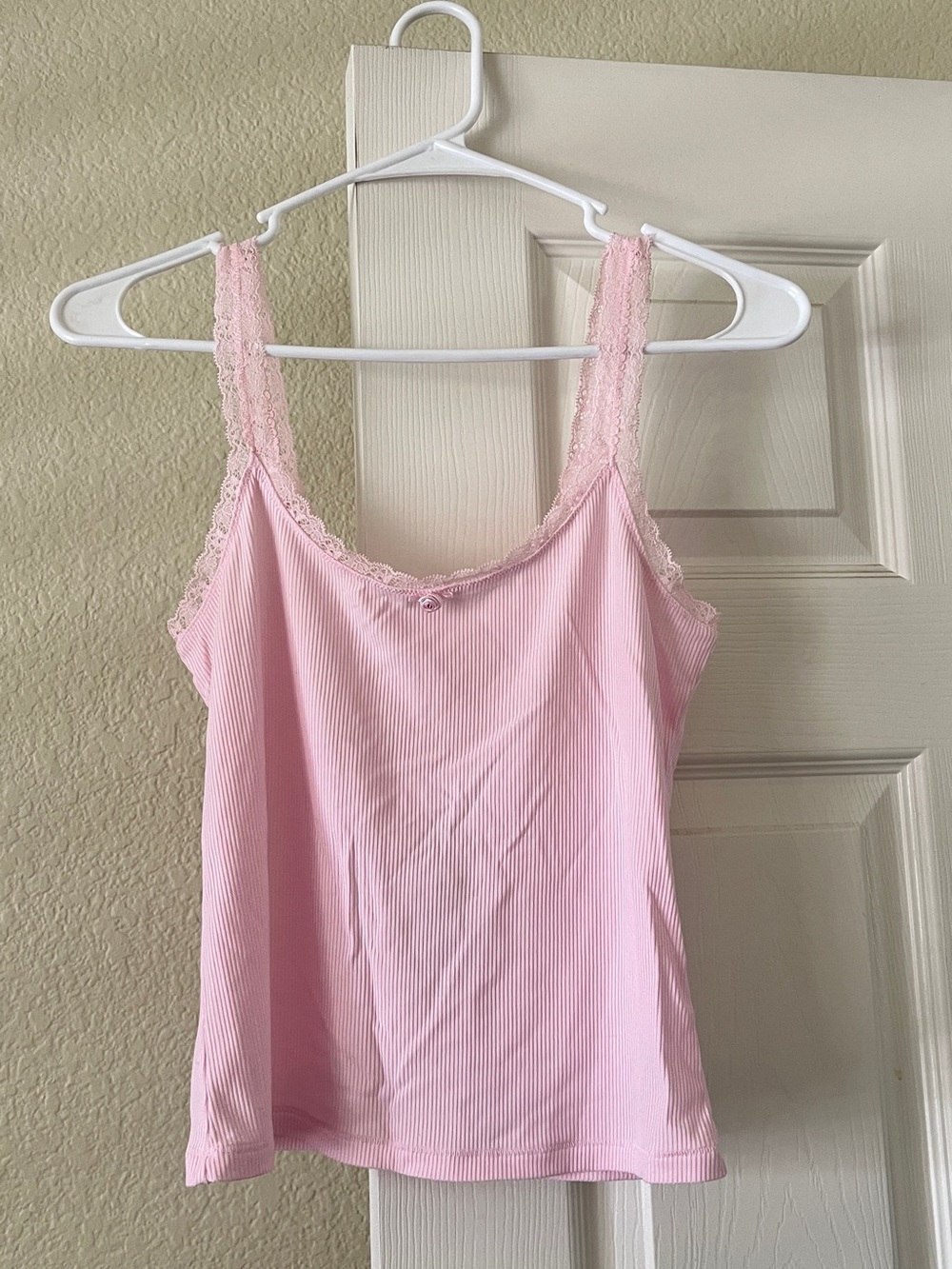 SKIMS Soft Lounge Lace Cami Cherry Blossom - Picture 2 of 4